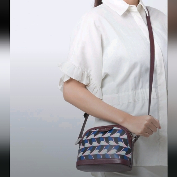 kate spade Handbags - Kate Spade-Sylvia Geo Birds Dome Crossbody Bag (Love Birds 🐦)